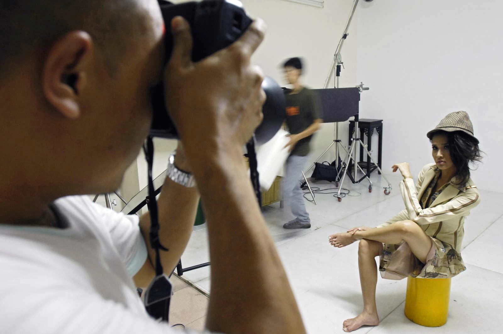 Vietnamese top model My Linh, 19, is one of the best known fashion models in the country. Posing inside Haidong Photo studio, My Linh sports designer Truong Thanh Long’s latest collection. Photo by Alberto Buzzola